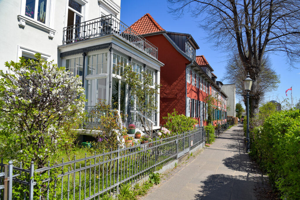 Elbwanderweg in Oevelgönne direkt am Wasser